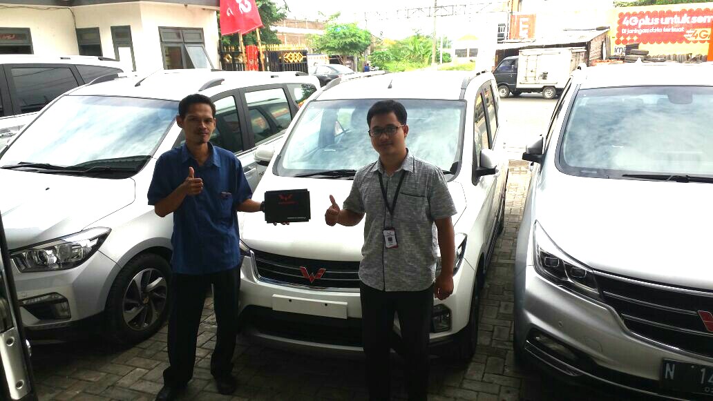 Sales Marketing Mobil Dealer Wuling