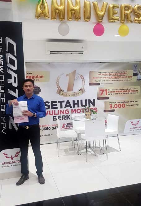 Sales Marketing Mobil Dealer Wuling Kevin Lie