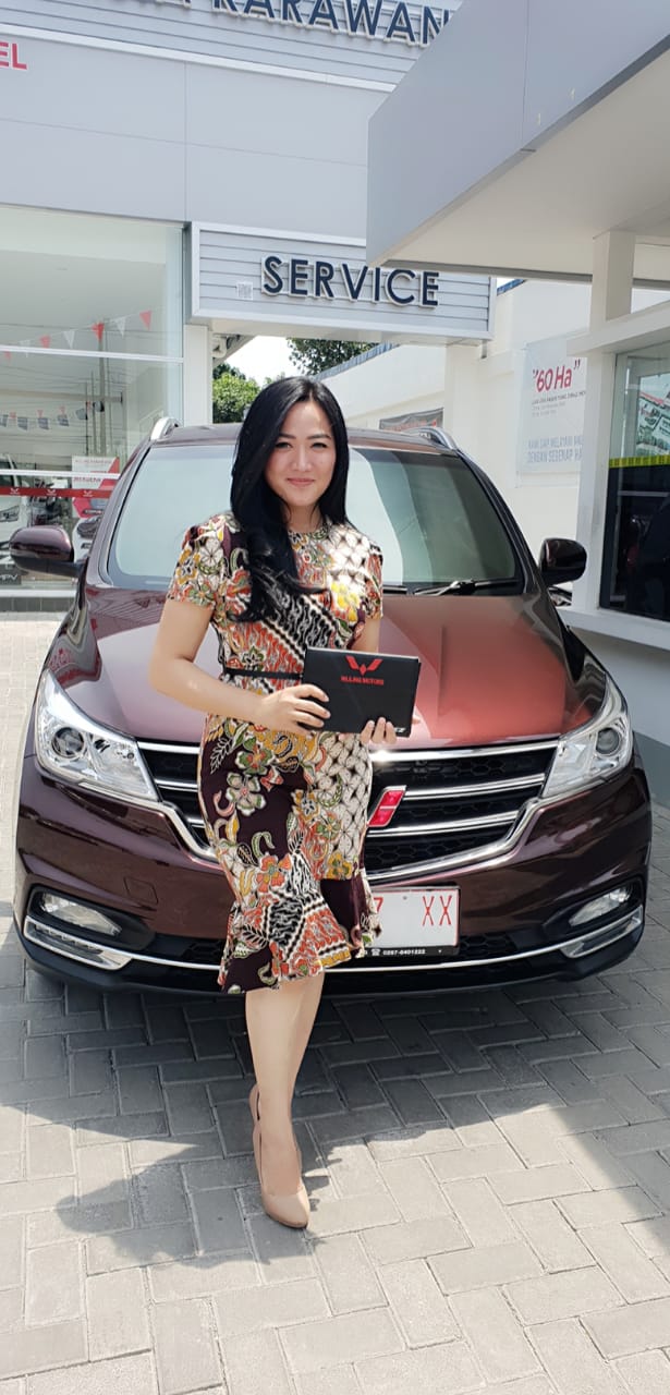 Sales Marketing Mobil Dealer Wuling Yulia